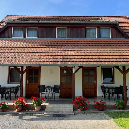 Ibolya Vendeghaz Apartment Kehidakustány Екстериор снимка