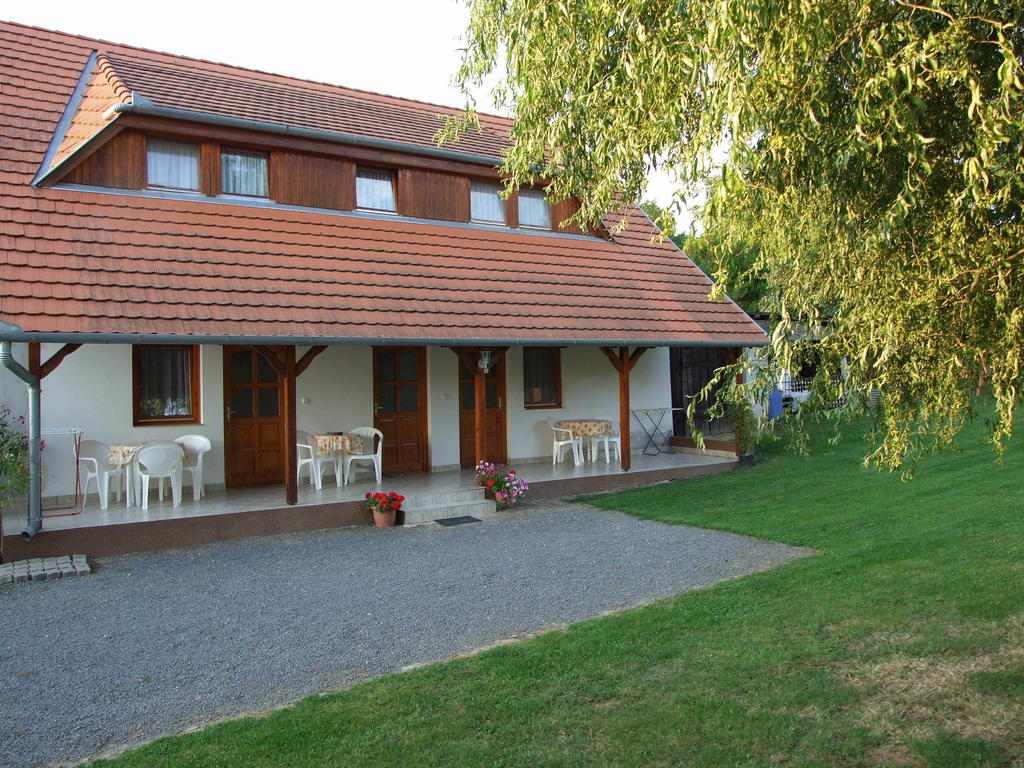 Ibolya Vendeghaz Apartment Kehidakustány Екстериор снимка